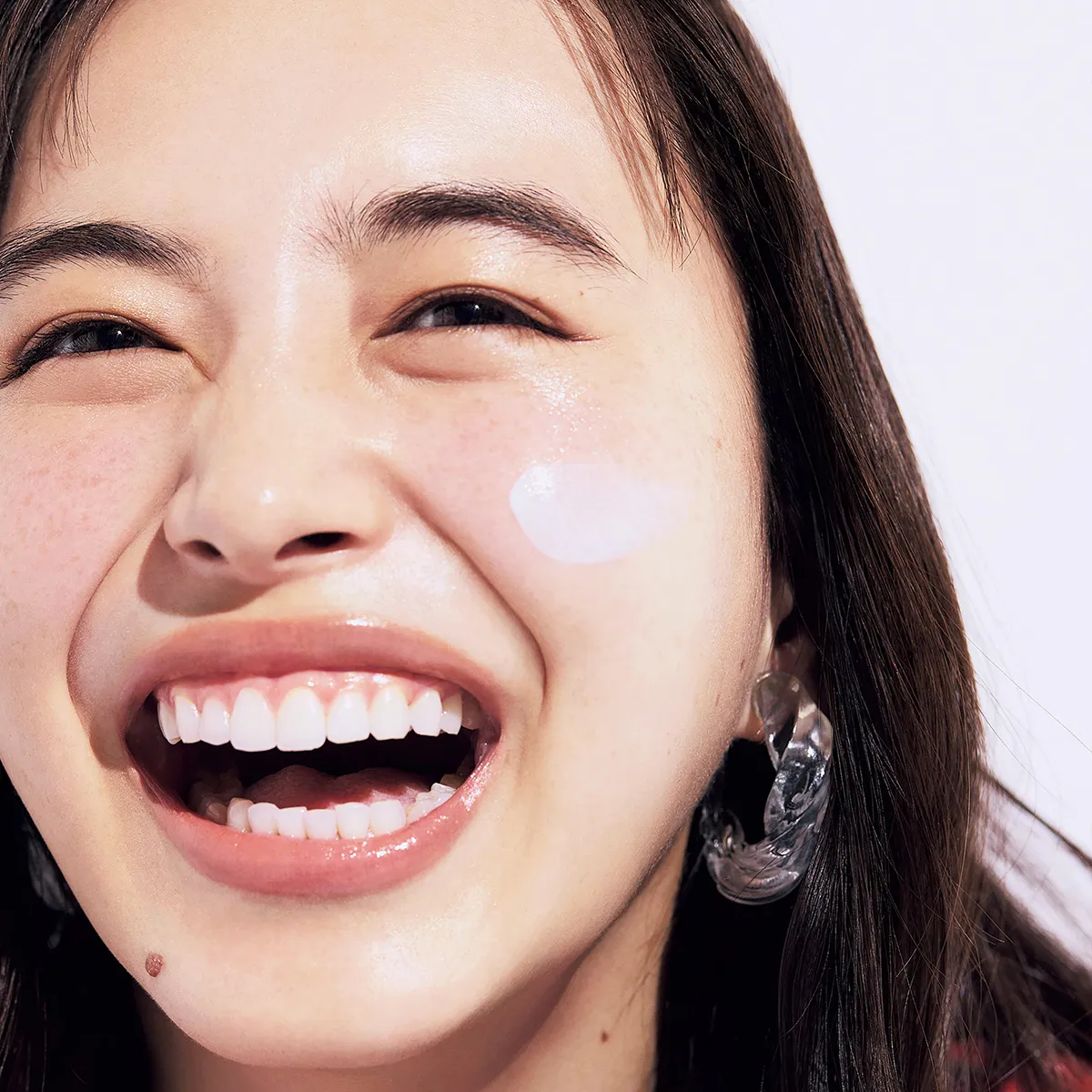 【アネッサ×井桁弘恵】365日、この日焼け止めと一緒に生きていく！私の肌は『アネッサ』とともに