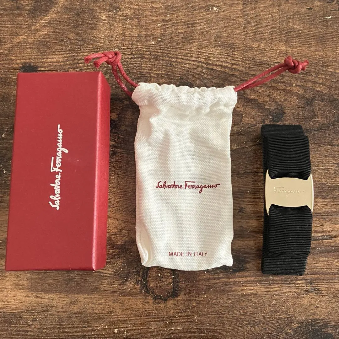 美品\u3000フェラガモ\u3000バレッタ\u3000ゴールド×ブラック