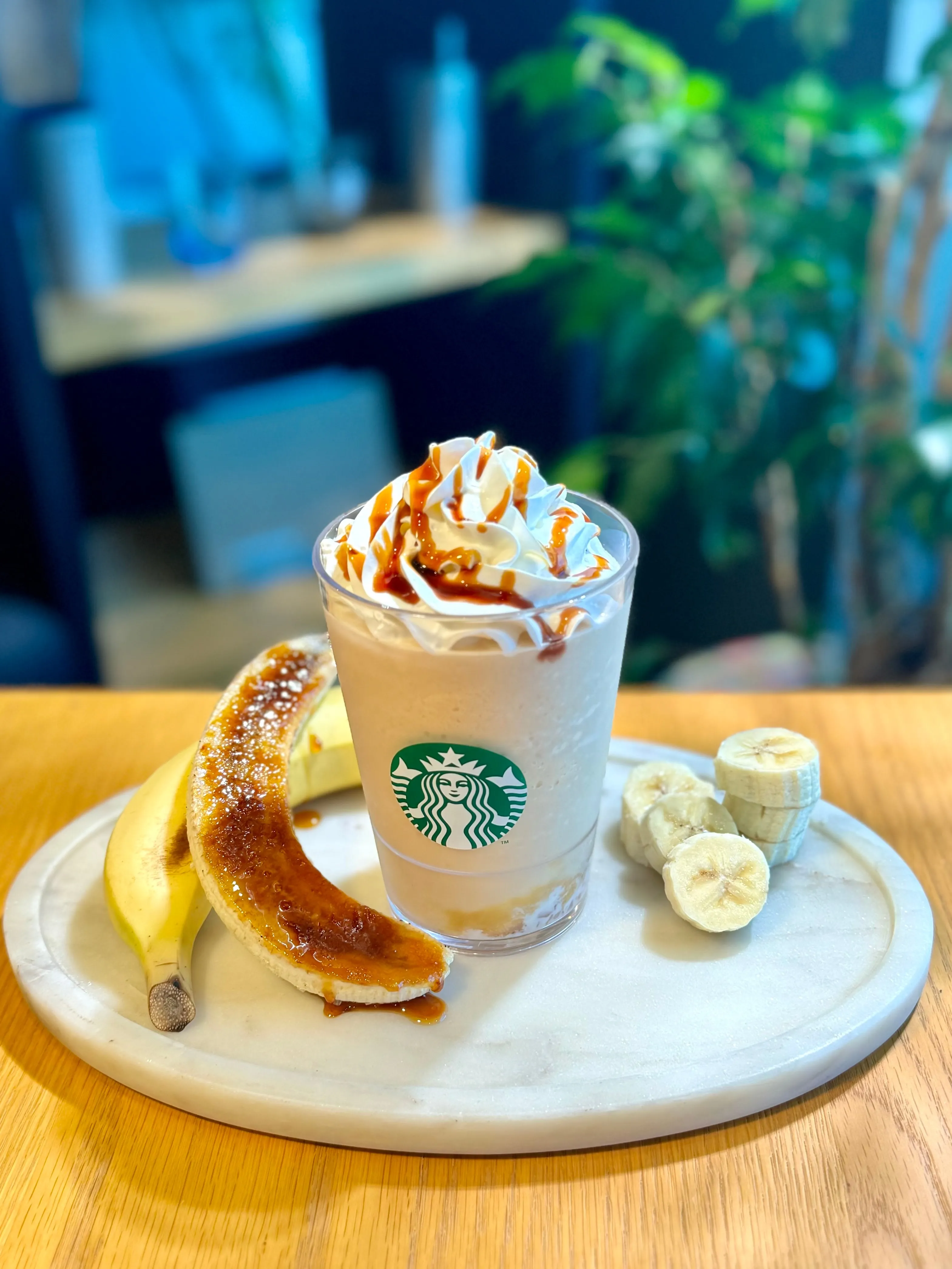 【スタバ 新作レポ】完熟バナナの甘味がぎっしり！ 「バナナ ブリュレ フラペチーノ(R)」のおいしさと秘密