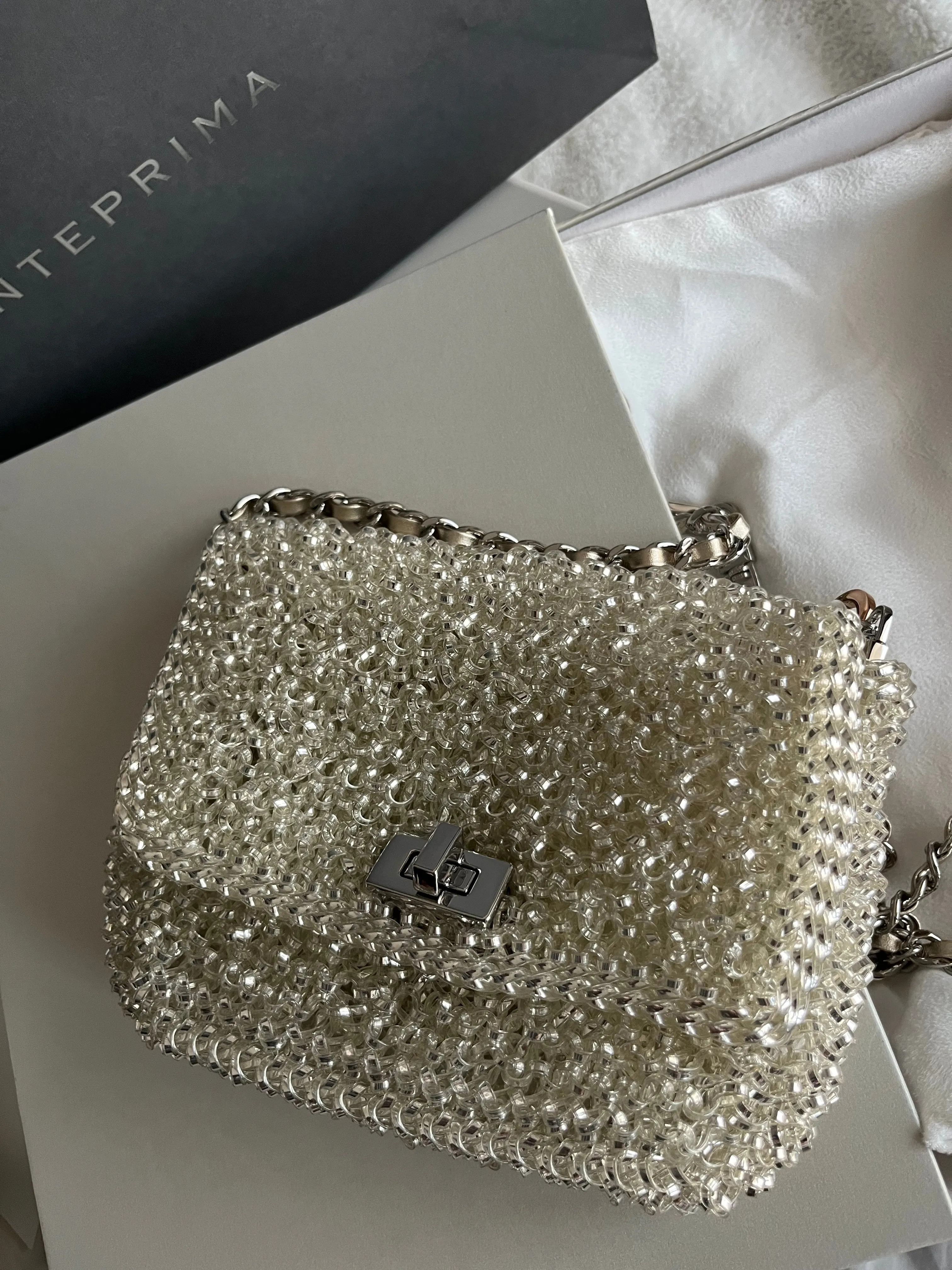 【ANTEPRIMA|アンテプリマ】どんなシーンでも！一年中大活躍なキラキラバッグのご紹介💖